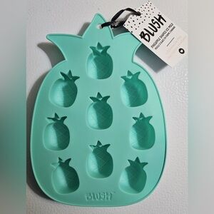 NWT Blush Pineapple Shaped Ice Cube Mold Tray